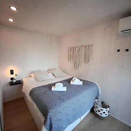 Luxury Seaside With Jacuzzi And Sauna - 10 Gardens - & Relax Croatia بيت للعطل *