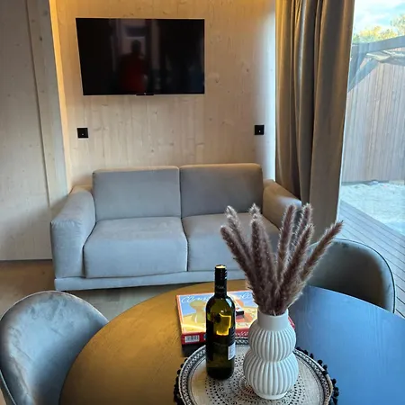 別荘 Luxury Seaside With Jacuzzi And Sauna - 10 Gardens - & Relax Croatia プリヴラカ